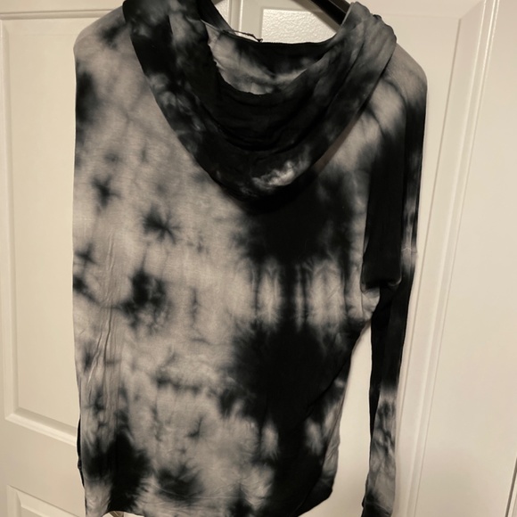 Bshirt - Picture 2 of 3